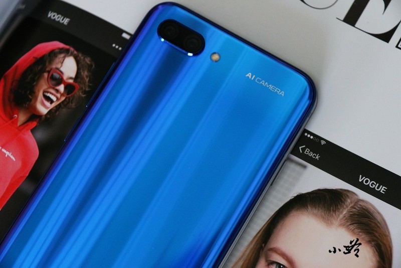 【小三爷评测】致美极光，AI再进化—荣耀10上手体验