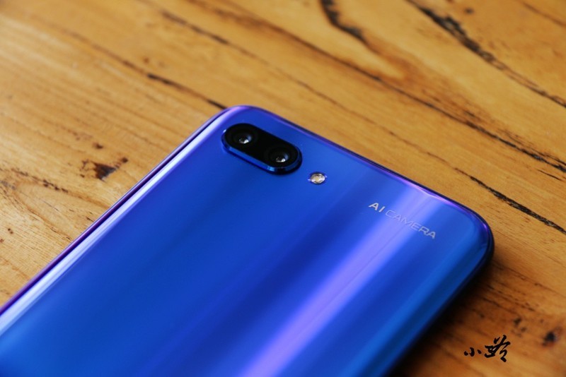 【小三爷评测】致美极光，AI再进化—荣耀10上手体验