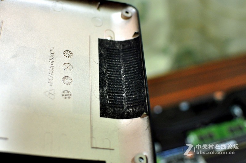 GIGABYTE P34K V7，搭配GTX1050 TI，让效能持平桌机