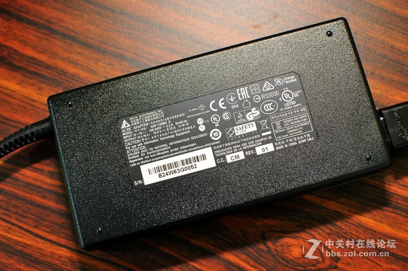 GIGABYTE P34K V7，搭配GTX1050 TI，让效能持平桌机