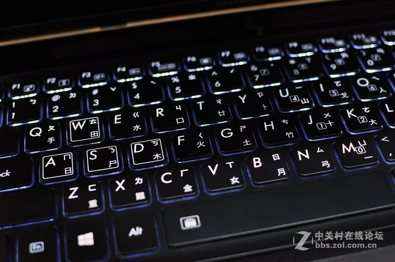 GIGABYTE P34K V7，搭配GTX1050 TI，让效能持平桌机