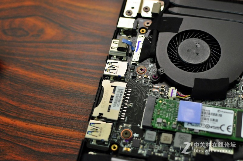 GIGABYTE P34K V7，搭配GTX1050 TI，让效能持平桌机