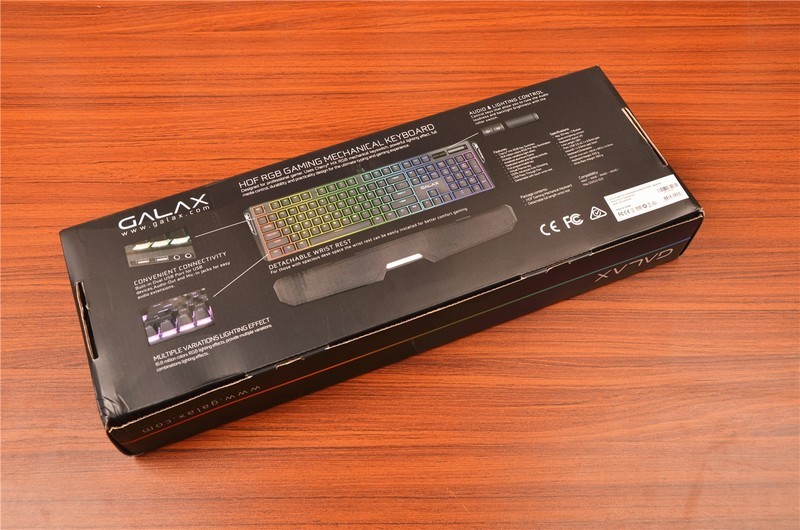 影驰开始做键盘了？看看这款RGB暗黑版茶轴机械键盘如何