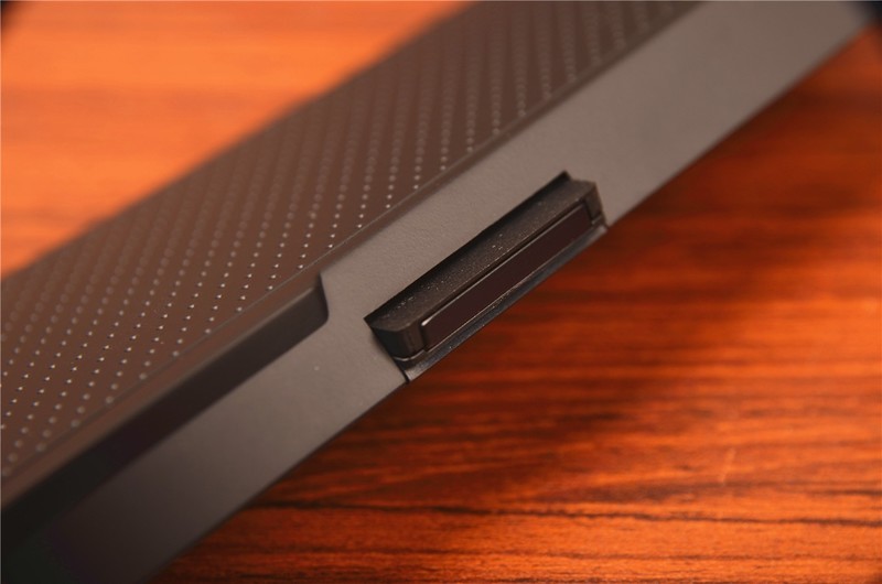 影驰开始做键盘了？看看这款RGB暗黑版茶轴机械键盘如何