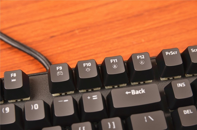 影驰开始做键盘了？看看这款RGB暗黑版茶轴机械键盘如何