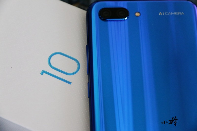 【小三爷评测】致美极光，AI再进化—荣耀10上手体验