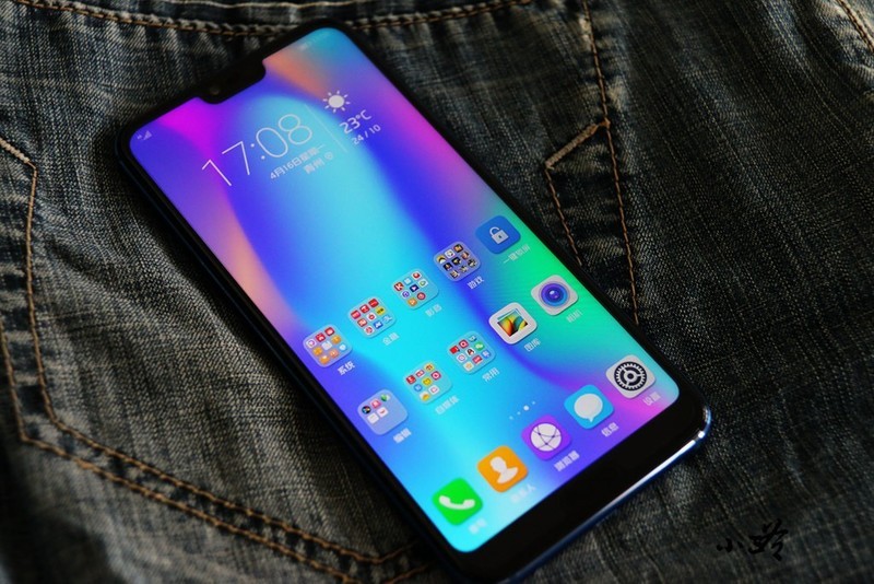 【小三爷评测】致美极光，AI再进化—荣耀10上手体验