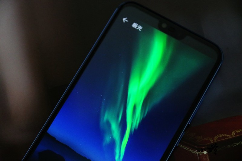 【小三爷评测】致美极光，AI再进化—荣耀10上手体验