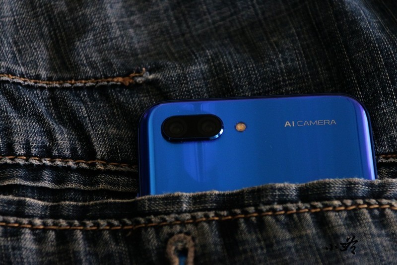 【小三爷评测】致美极光，AI再进化—荣耀10上手体验