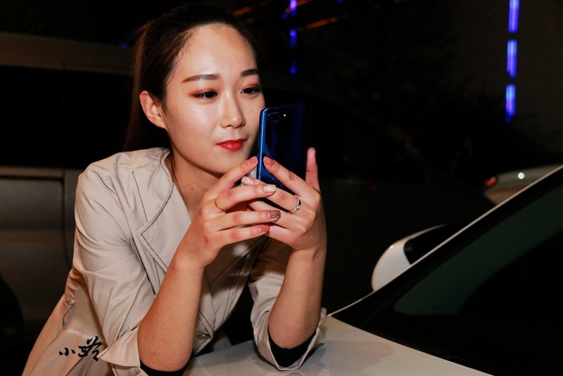 【小三爷评测】致美极光，AI再进化—荣耀10上手体验