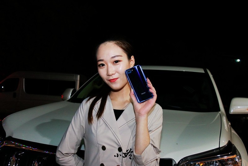 【小三爷评测】致美极光，AI再进化—荣耀10上手体验