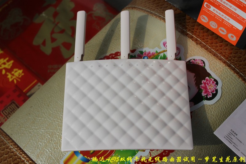 独特立姿，时尚设计；双频USB3.0，功能齐全－腾达AC15路由器试用(设计与功能分析)