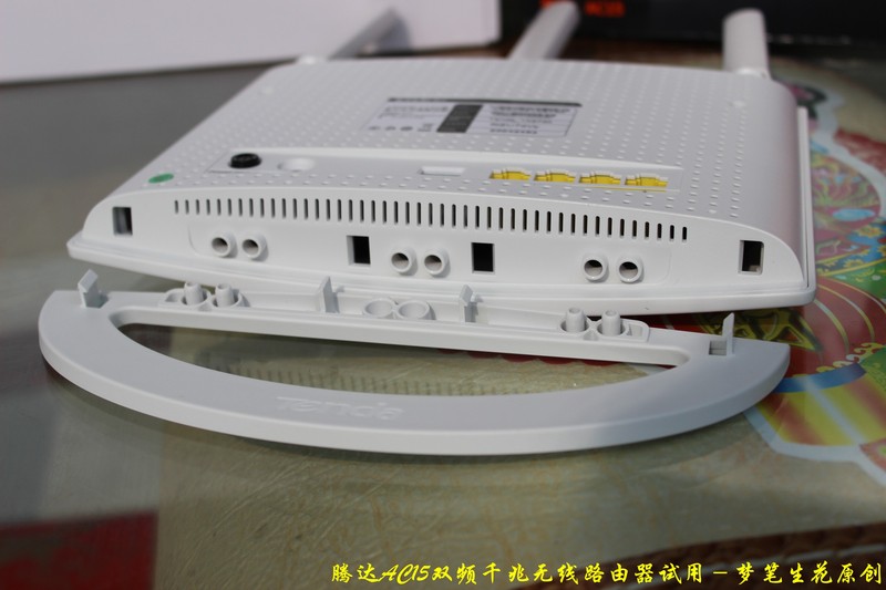 独特立姿，时尚设计；双频USB3.0，功能齐全－腾达AC15路由器试用(设计与功能分析)