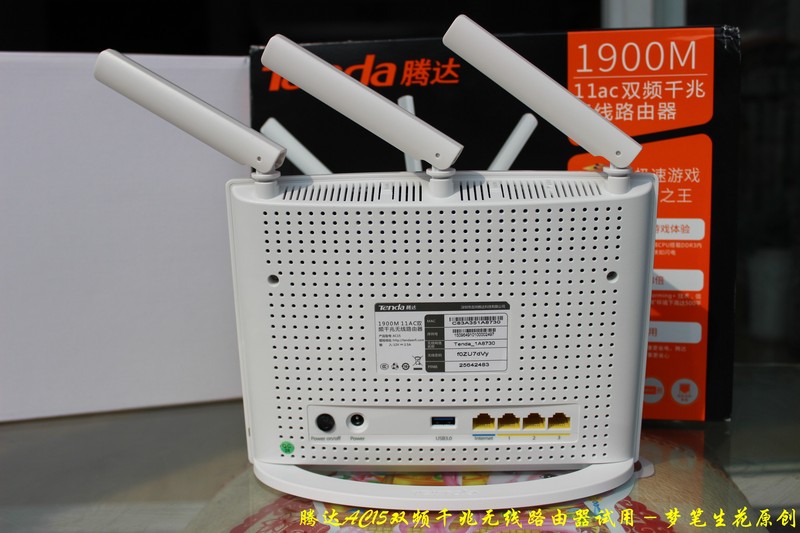 独特立姿，时尚设计；双频USB3.0，功能齐全－腾达AC15路由器试用(设计与功能分析)