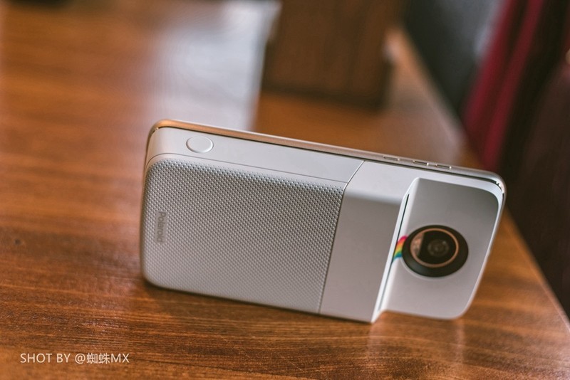 定格美好瞬间，团聚温情时刻你需要moto摩印-宝丽来照片打印模块