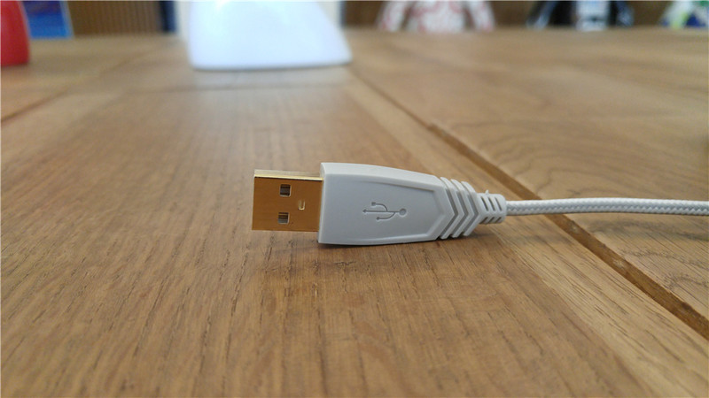 美观典雅 智能感应——雷柏V210白色镜面版鼠标体验