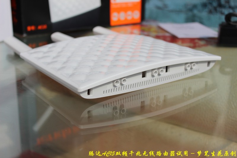 独特立姿，时尚设计；双频USB3.0，功能齐全－腾达AC15路由器试用(设计与功能分析)