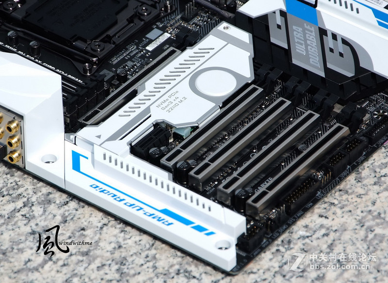 GIGABYTE X99-Designare EX搭载Intel Core i7-6950X超频解析
