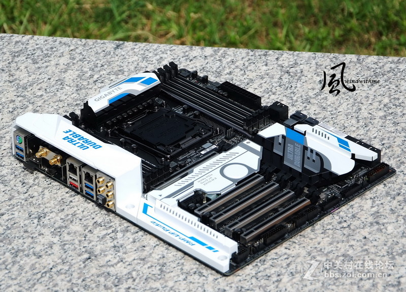 GIGABYTE X99-Designare EX搭载Intel Core i7-6950X超频解析