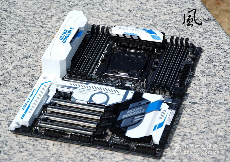 GIGABYTE X99-Designare EX搭载Intel Core i7-6950X超频解析