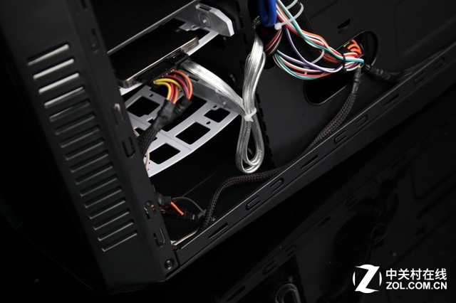 榜young定制机选用 航嘉MVP600装机赏析