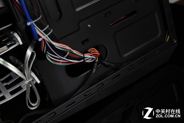 榜young定制机选用 航嘉MVP600装机赏析