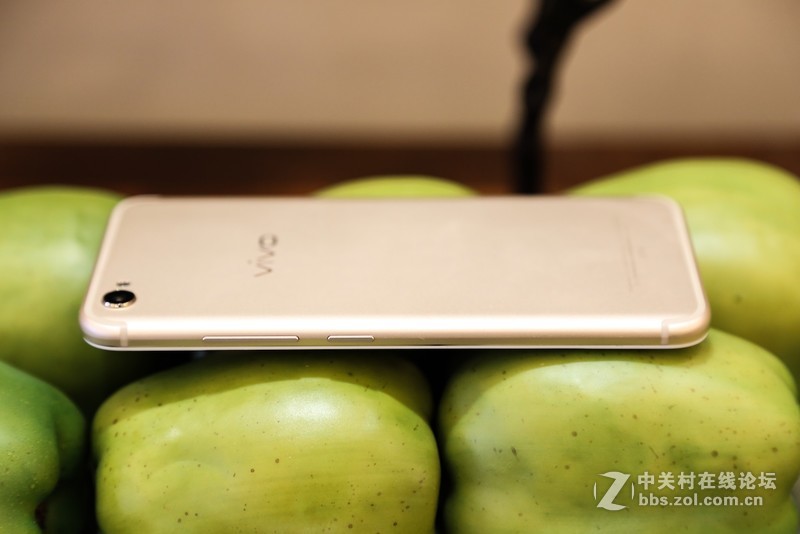 主打自拍及颜值，vivo X9上手图赏