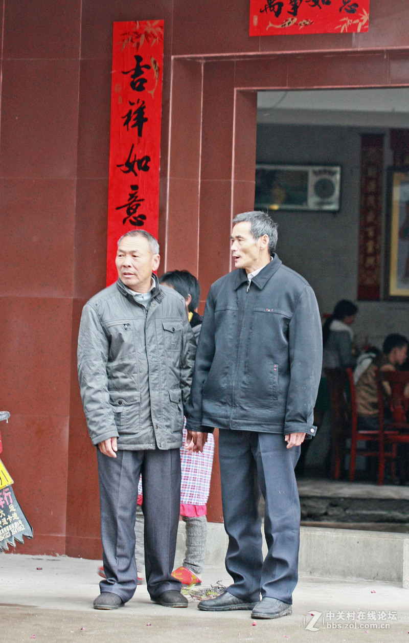 给上杭乡下老房东的家人留个影