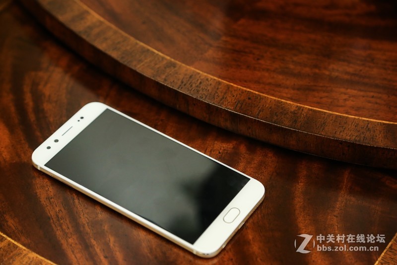 主打自拍及颜值，vivo X9上手图赏