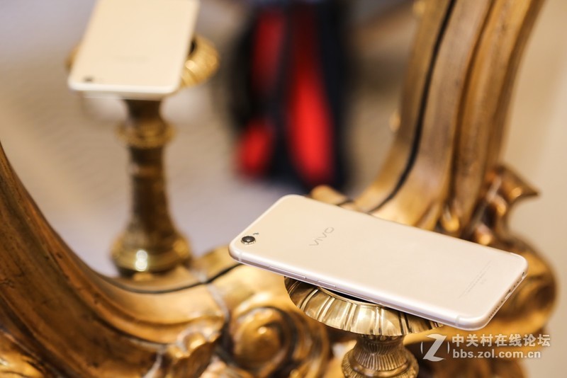 主打自拍及颜值，vivo X9上手图赏