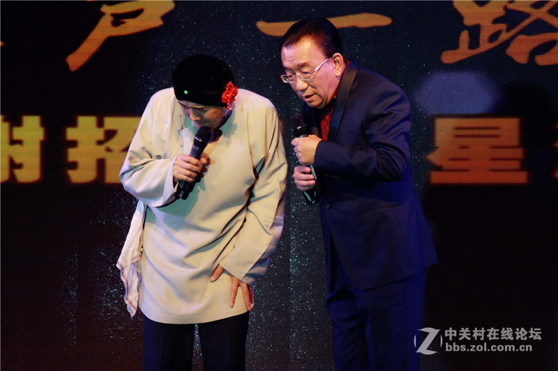 著名笑星侯耀华师徒天水演出