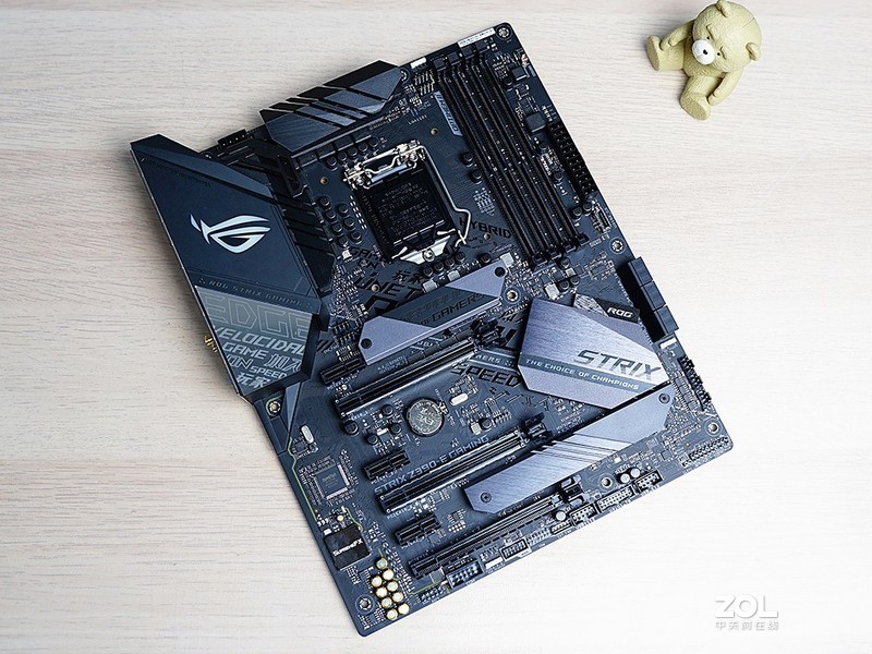梳理清楚ROG和ROG Strix的关系，再晒晒ROG Strix Z390-E Gaming主板