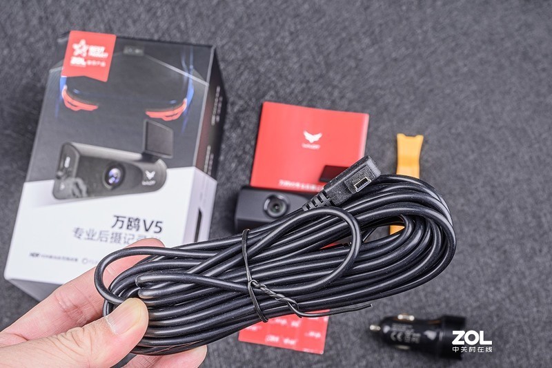 远离追尾纠纷，后视更专业，万鸥V5行车记录仪