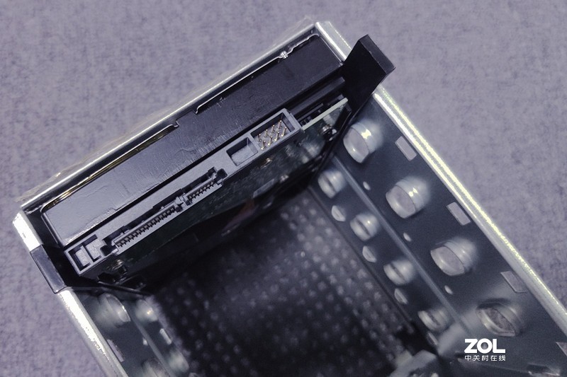 49块的铁皮机箱别哭，不到40块，一个组件助你轻轻松松升级硬盘