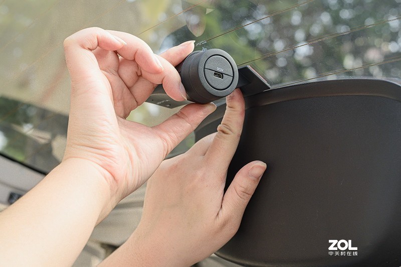 远离追尾纠纷，后视更专业，万鸥V5行车记录仪