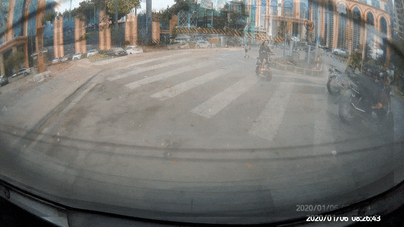 远离追尾纠纷，后视更专业，万鸥V5行车记录仪