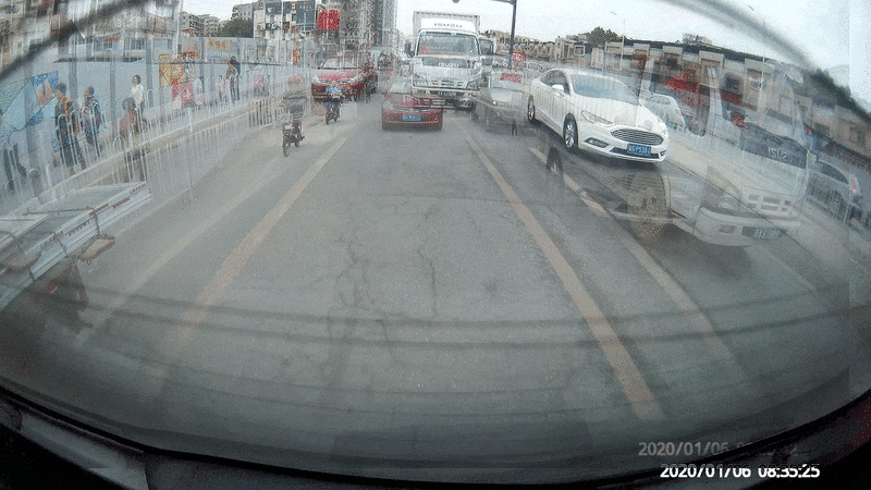 远离追尾纠纷，后视更专业，万鸥V5行车记录仪