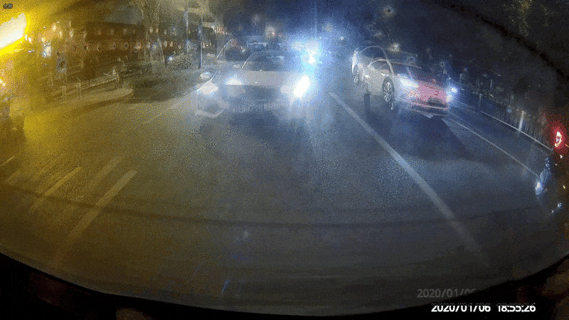 远离追尾纠纷，后视更专业，万鸥V5行车记录仪