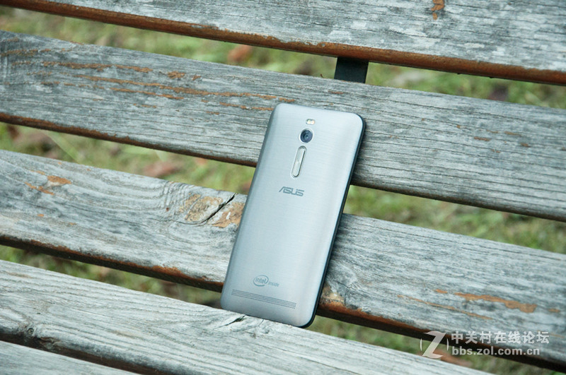 让ZenFone2旧貌换新颜，晶钻后盖一招鲜！