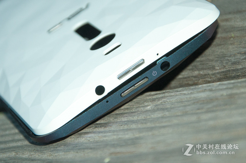 让ZenFone2旧貌换新颜，晶钻后盖一招鲜！