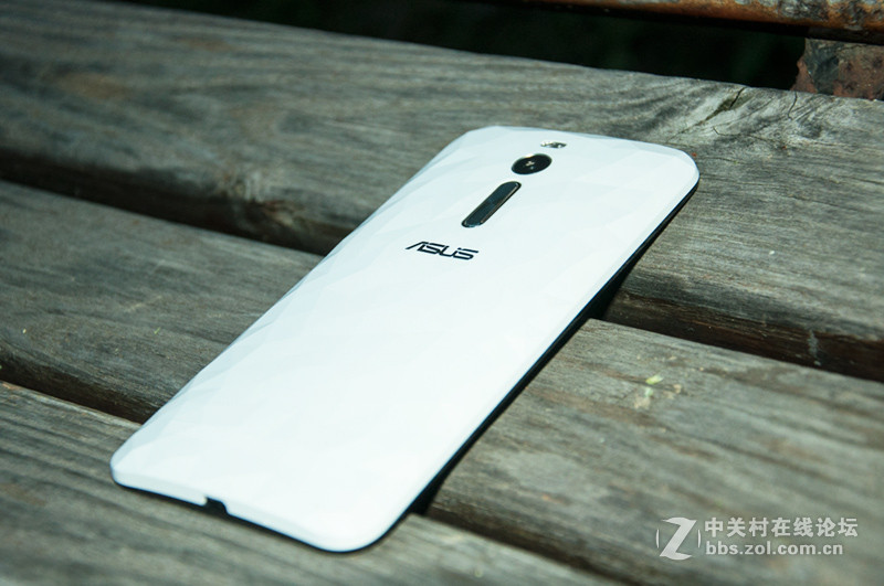 让ZenFone2旧貌换新颜，晶钻后盖一招鲜！