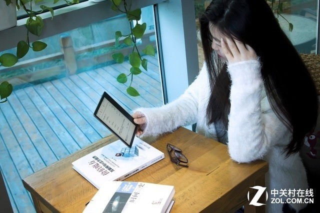 防水阅读好搭档 新版Kindle Oasis图赏