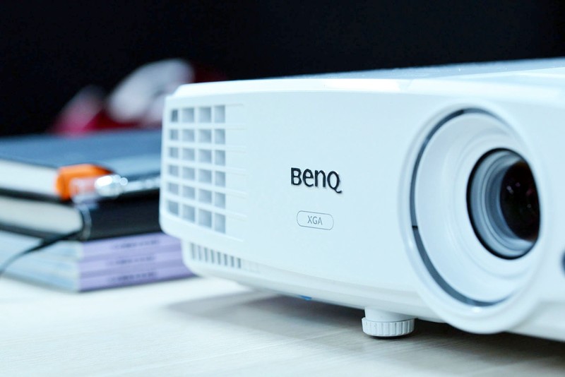 让会议摆脱有线束缚 明基E500智能投影仪堪称商务必备