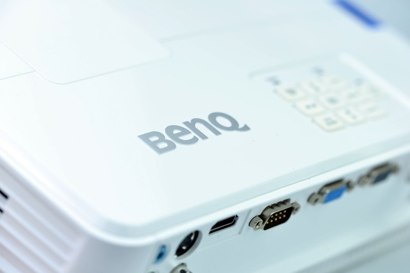 让会议摆脱有线束缚 明基E500智能投影仪堪称商务必备