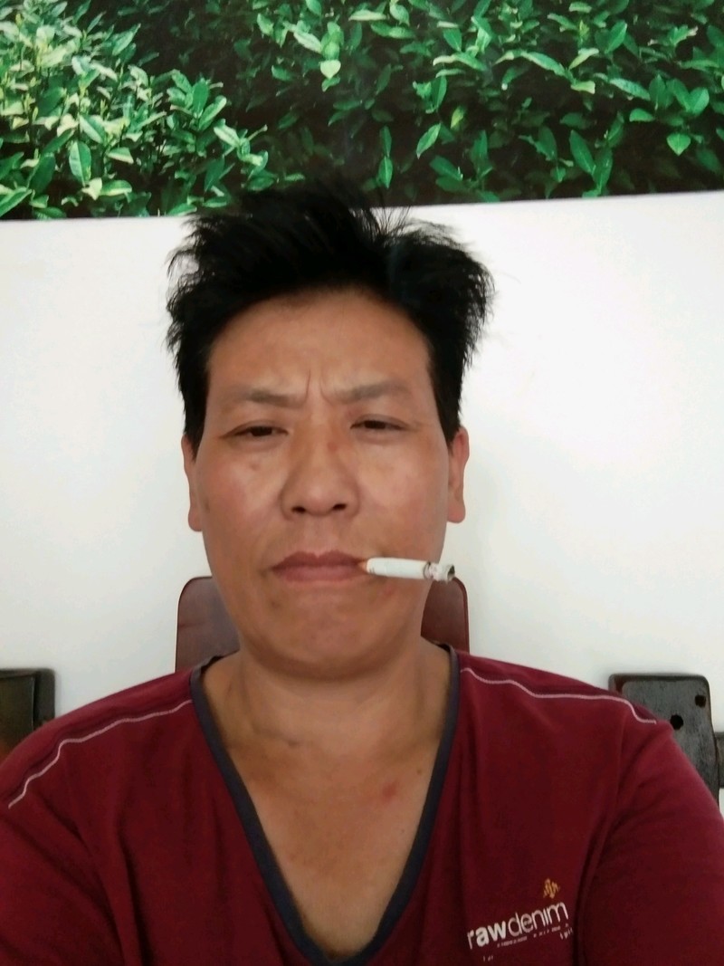 我要发给全中国人咯这是我们湖南湘西保靖黄金茶。口感很好，这又回甘很快，香气也很好