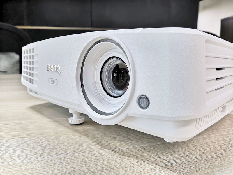 让会议摆脱有线束缚 明基E500智能投影仪堪称商务必备