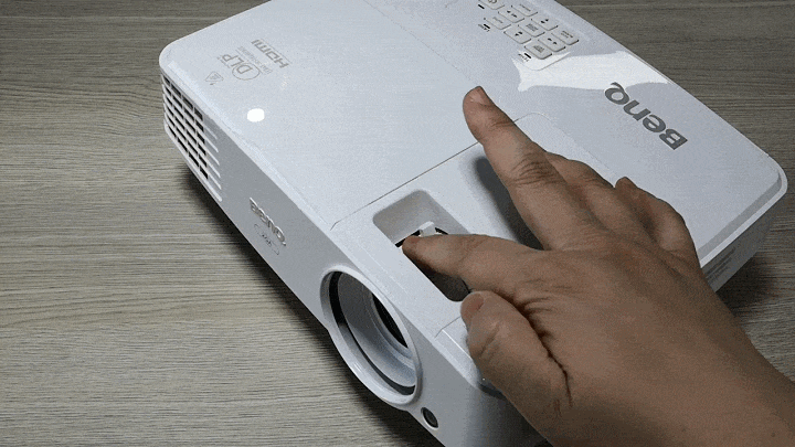 让会议摆脱有线束缚 明基E500智能投影仪堪称商务必备