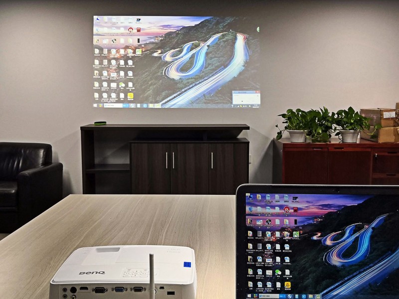 让会议摆脱有线束缚 明基E500智能投影仪堪称商务必备