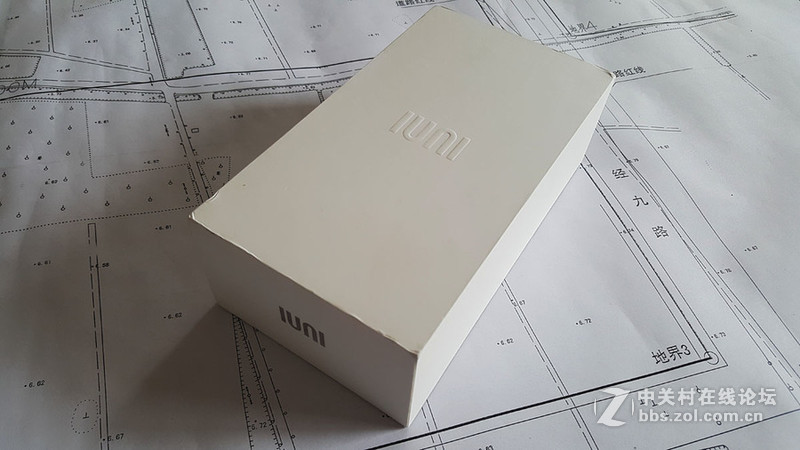钟爱纯净、简约、白之美手机-iuni N1之开箱外观篇