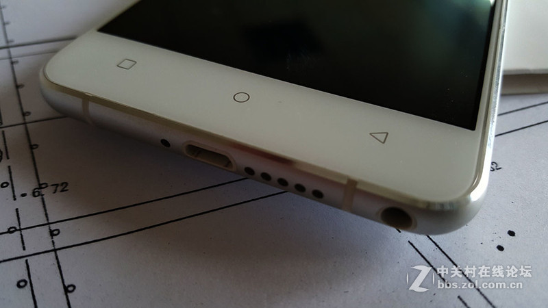 钟爱纯净、简约、白之美手机-iuni N1之开箱外观篇